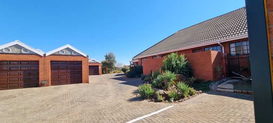 2 Bedroom Property for Sale in Heuwelsig Free State